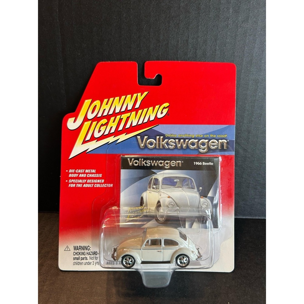 Johnny Lightning 1966 Beetle Volkswagen White 1:64 MOC